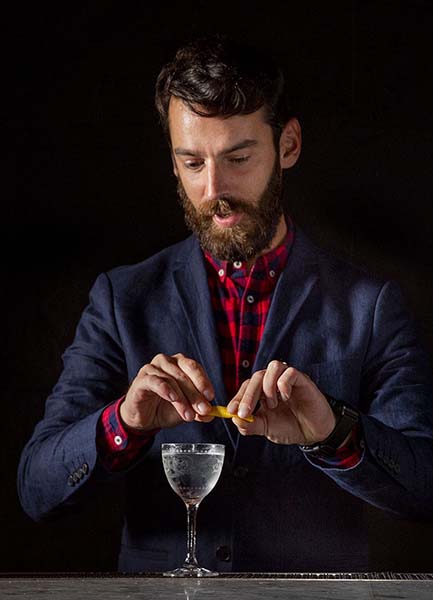 Bartender making a cocktail at Antica Pesa..